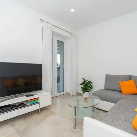 Cypress Paradise By Guide