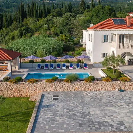 Villa Cypress Paradise By Guide