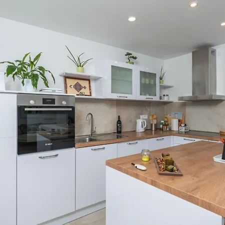 Cypress Paradise By Guide Villa Dubravka