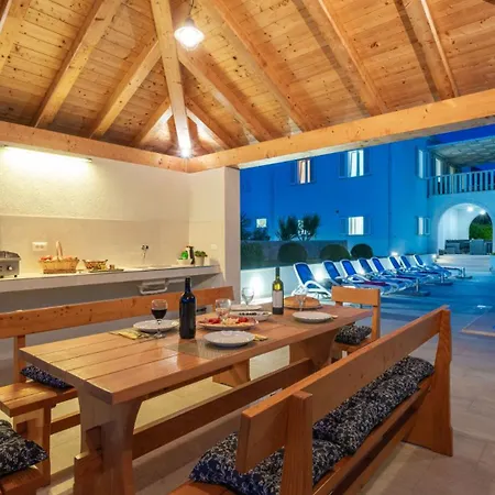 Cypress Paradise By Guide Villa Dubravka