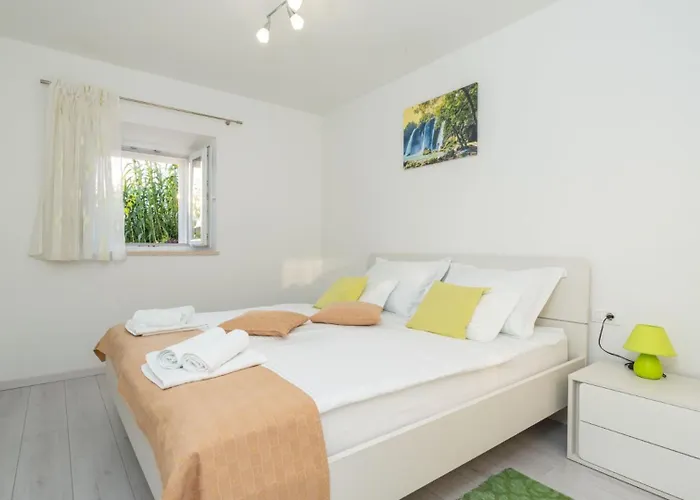 Cypress Paradise By Guide Villa Dubravka