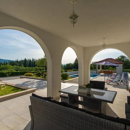 Cypress Paradise By Guide Zastolje